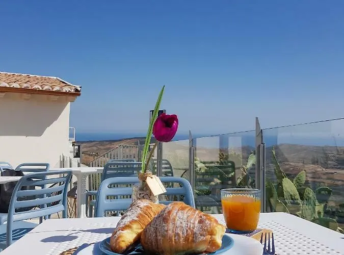Antico Borgo Dei Templi Bed and Breakfast 4*